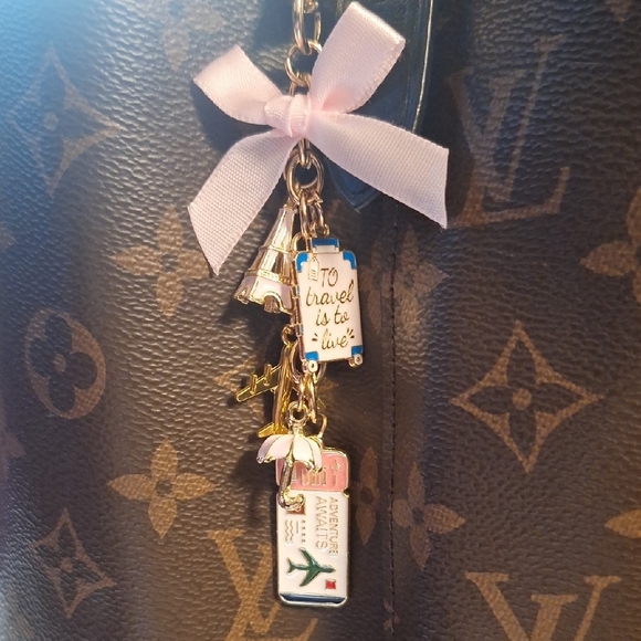 Travel Themed Gold And Pink Charms Keychain/Handbag Charm/Backpack Charm - Picture 1 of 9
